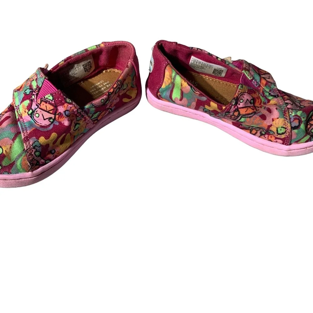 Toms toddler slip on colorful car print 8T slippers